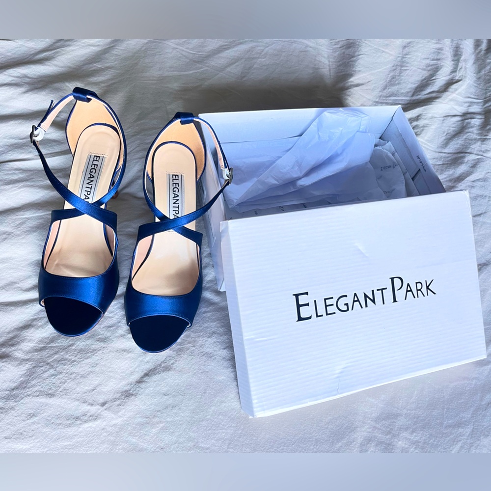 Elegant Park navy blue heels